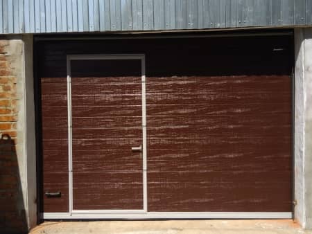 Гаражные ворота с калиткой в Шымкенте DoorHan RSD02