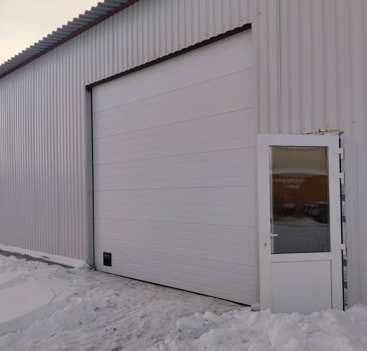 Секционные ворота DoorHan в Шымкенте с установкой